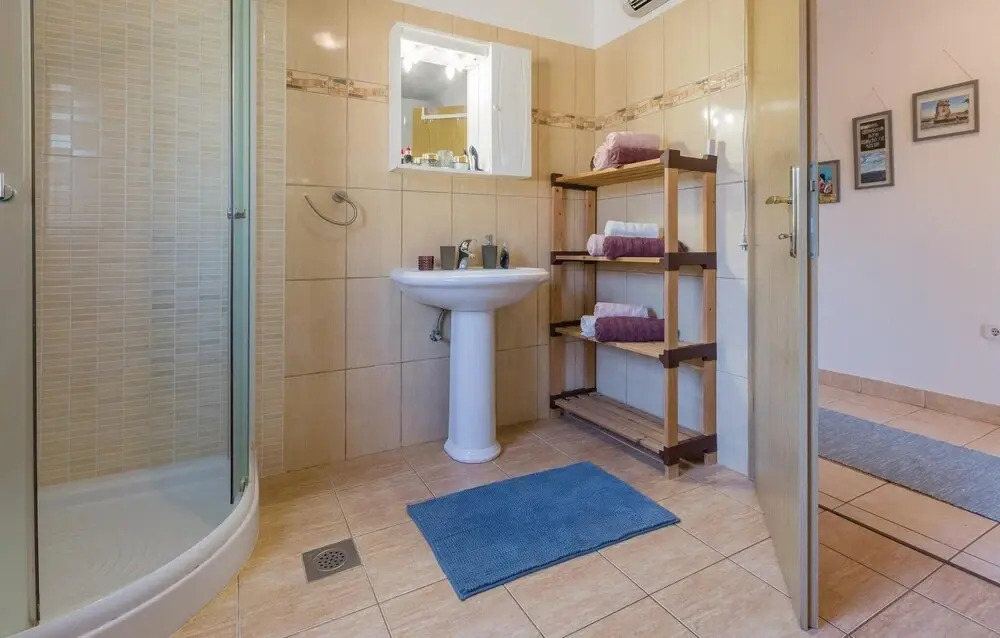3 Bedroom Beach Front Home In Savudrija