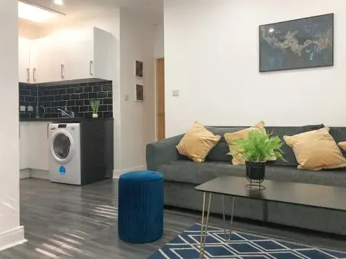 Spacious 2Bed Apartment with FREE PARKING! 15min to city & Christie NHS