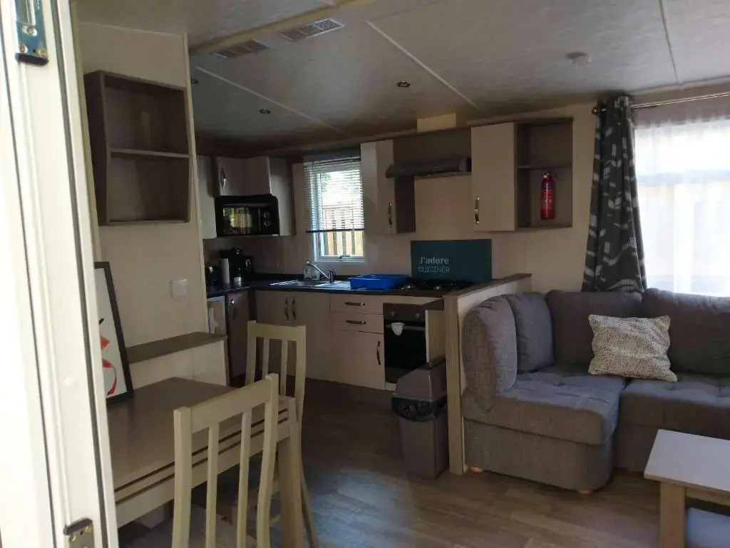 Bungalow chaleureux à Saint-Julien-en-Born avec piscine partagée