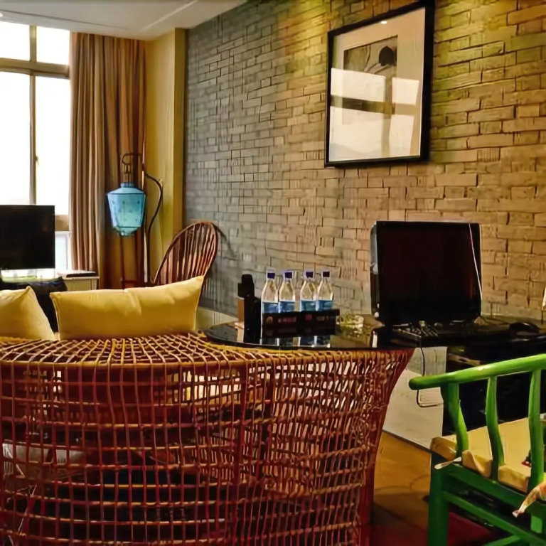 Holiday Inn Home Hotel