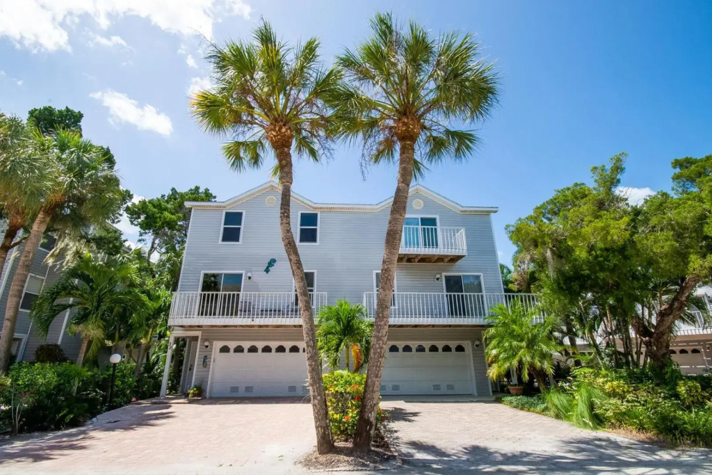 Beach Walk - 6250 Holmes #31