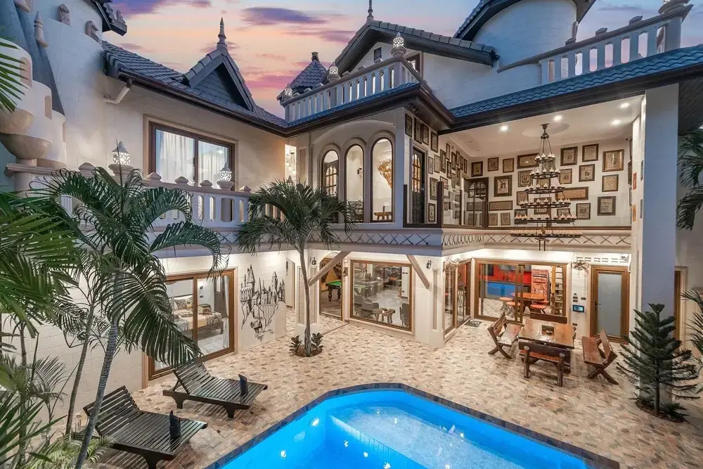 POTTERLAND Luxury Pool Villa Pattaya Walking Street