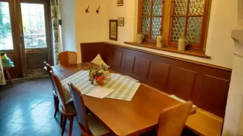 Altstadt- und Businesshotel Pfaubräu - Brauereigasthof - Frühstücksbuffet - kostenfreie Radgarage - Hunde willkommen
