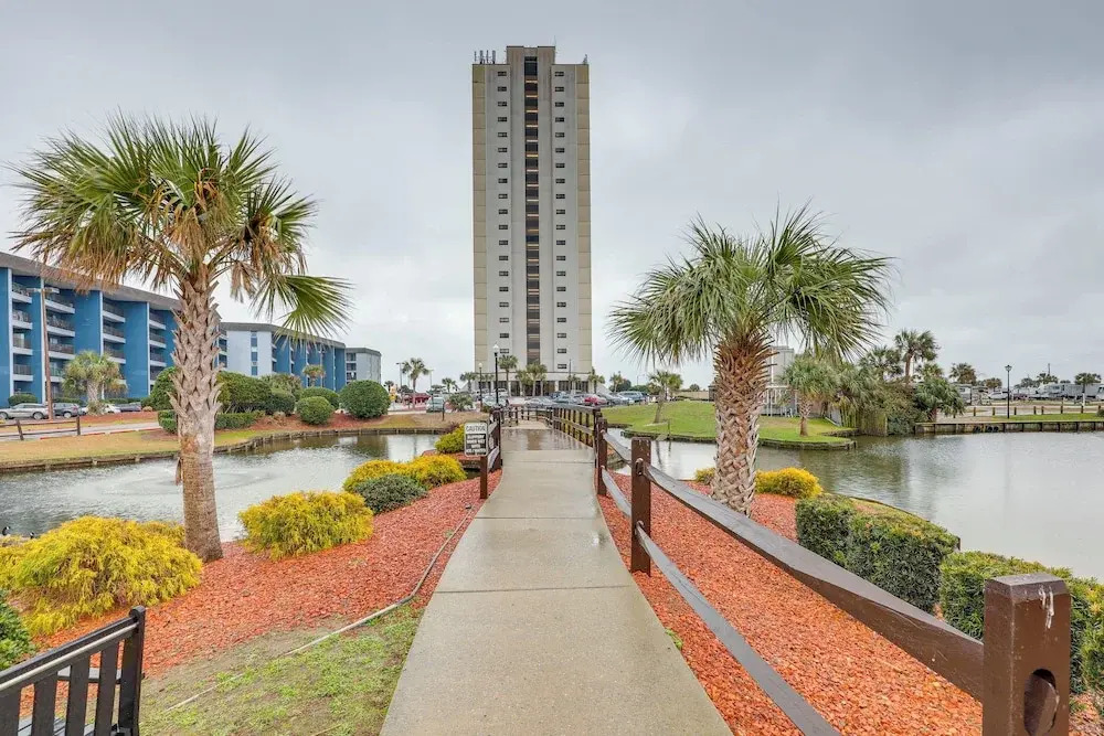 Resort Perks! Spacious Studio w/ Ocean Views