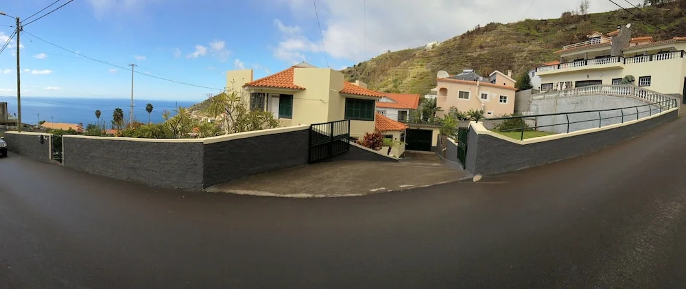 The Sun Palms House by ETC