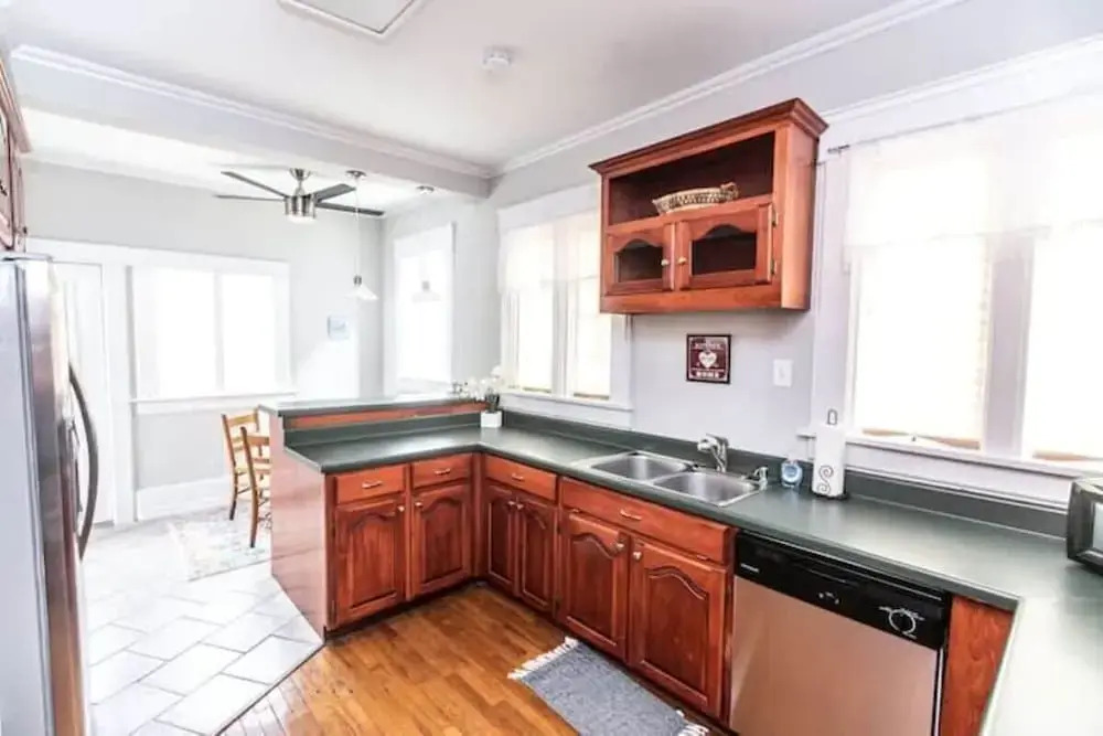 29th Street Trendy Lakeview Craftsman 8