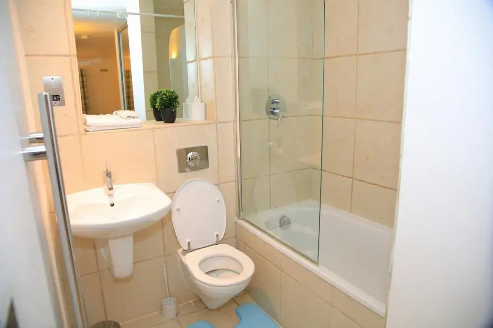 NEW Cosy 3BD Flat Minutes to Leeds City Centre