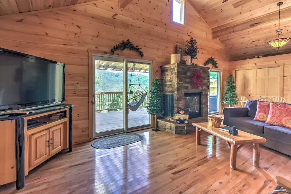 Hot Tub & Loft: Mountain-view Sevierville Cabin