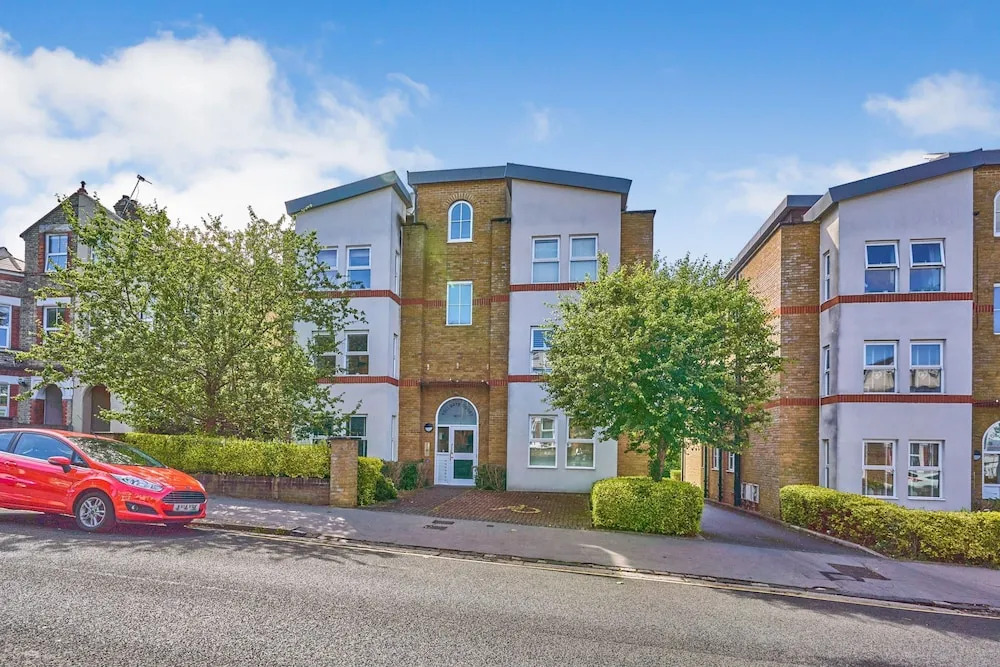Charming 2-bedroom Flat in South Croydon