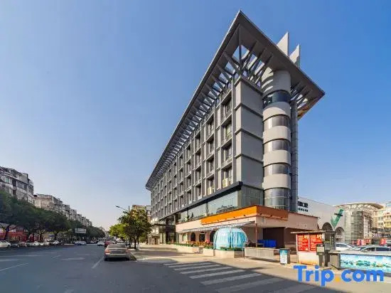 Starry Cloud Hotel (Jiangshan Hushan Park Branch)