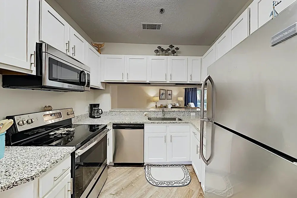 New Listing! All-Suite W/ 3 Pools - Walk To Beach! Townhouse