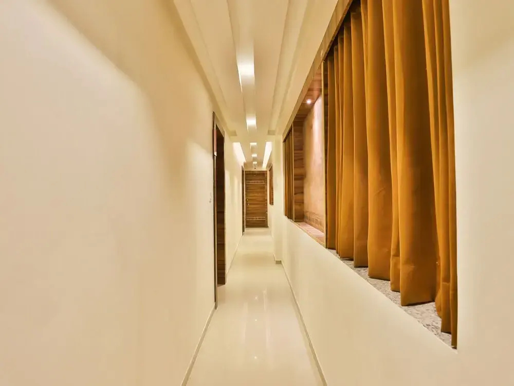 OYO 11922 Hotel Sunstar Inn