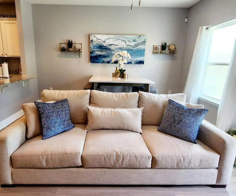 Luxurious 3br 2.5ba Townhome w/ community pool- sleeps 6