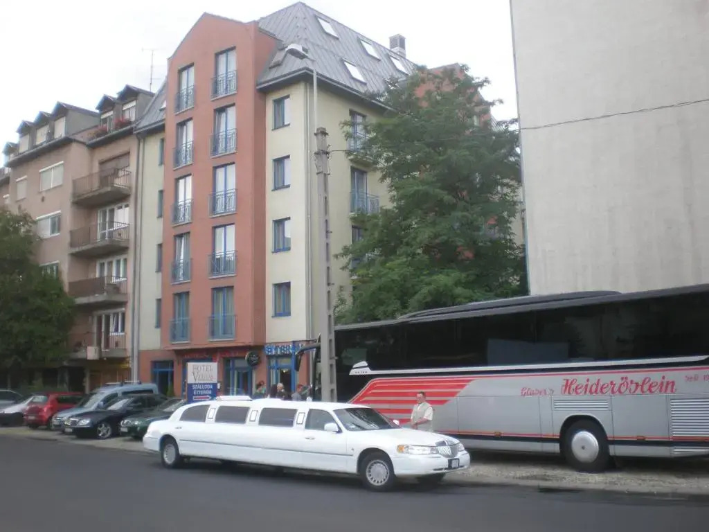 Hotel Veritas