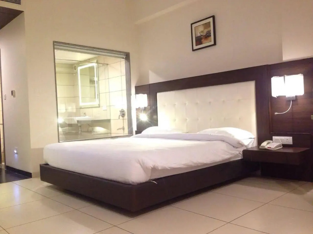 Hotel Lake View