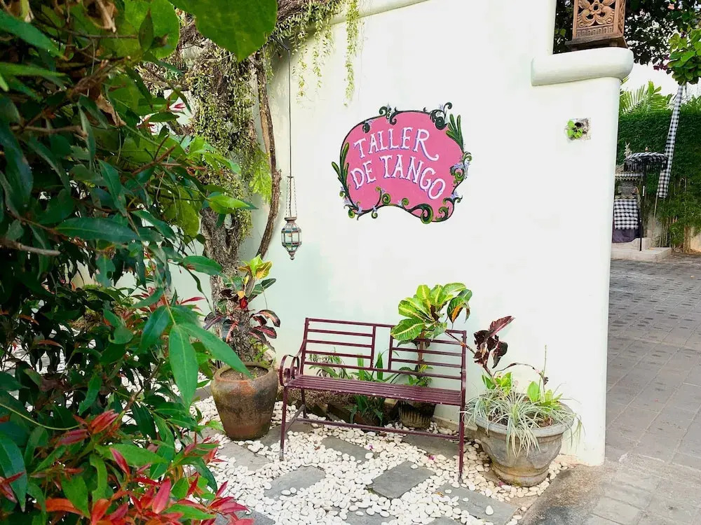 Tropical Oasis 2 BR Villa - Near Beach