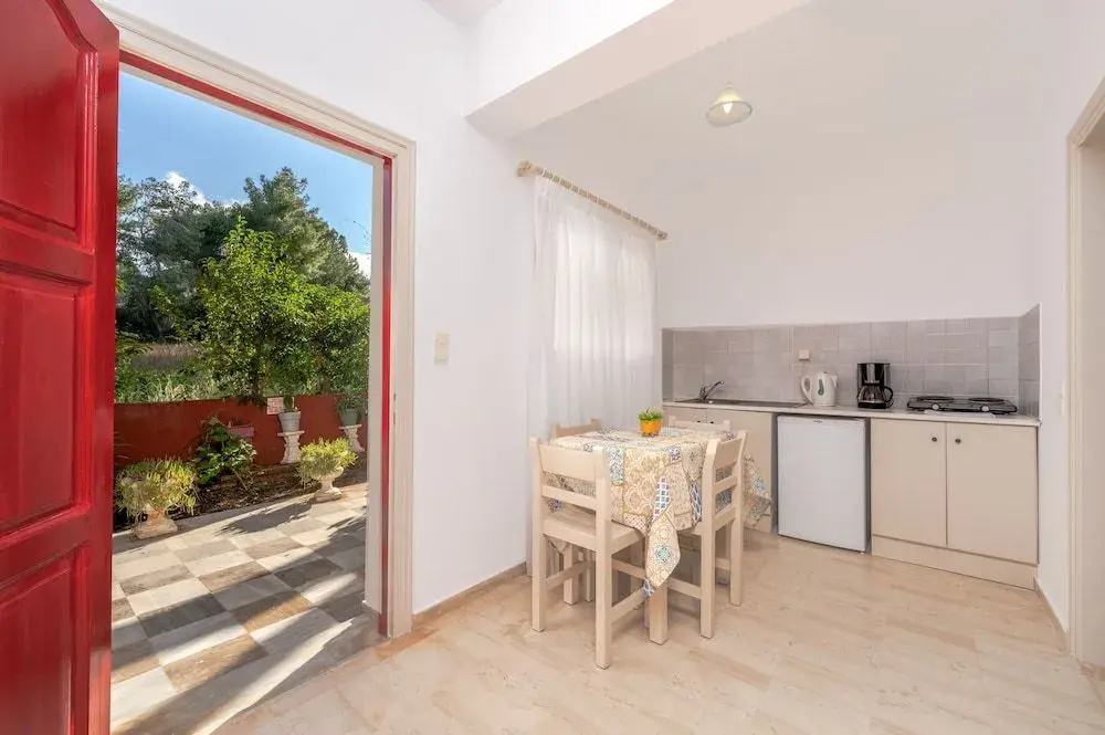 Pyrgaraki Studios and Apartments