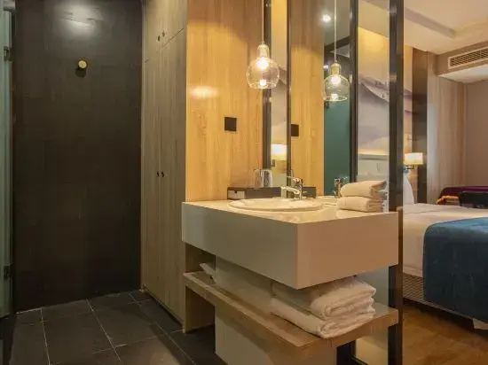 Kuanrong Suites Hotel Liangjiang love sea shopping park