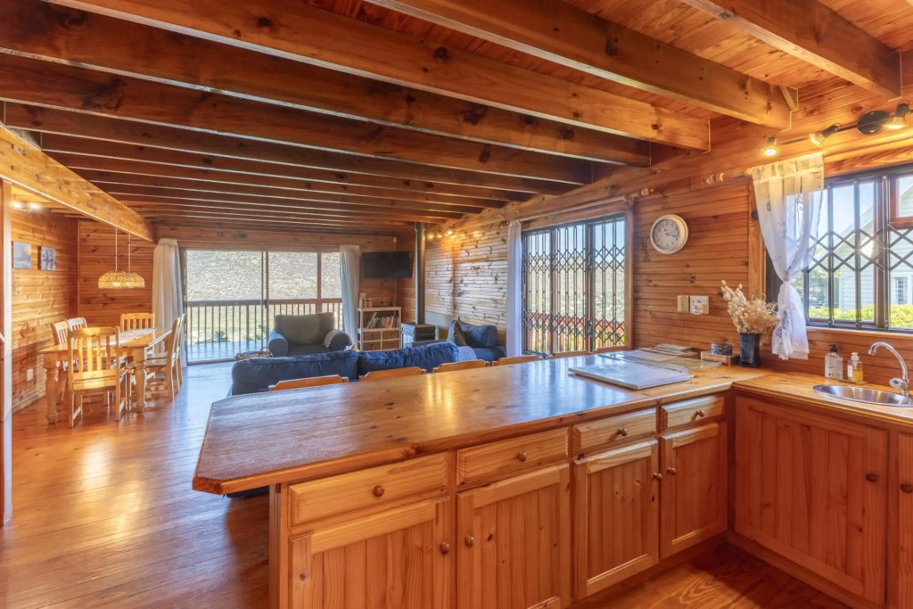 Lark House, Peaceful Mountain Home with Views over False Bay
