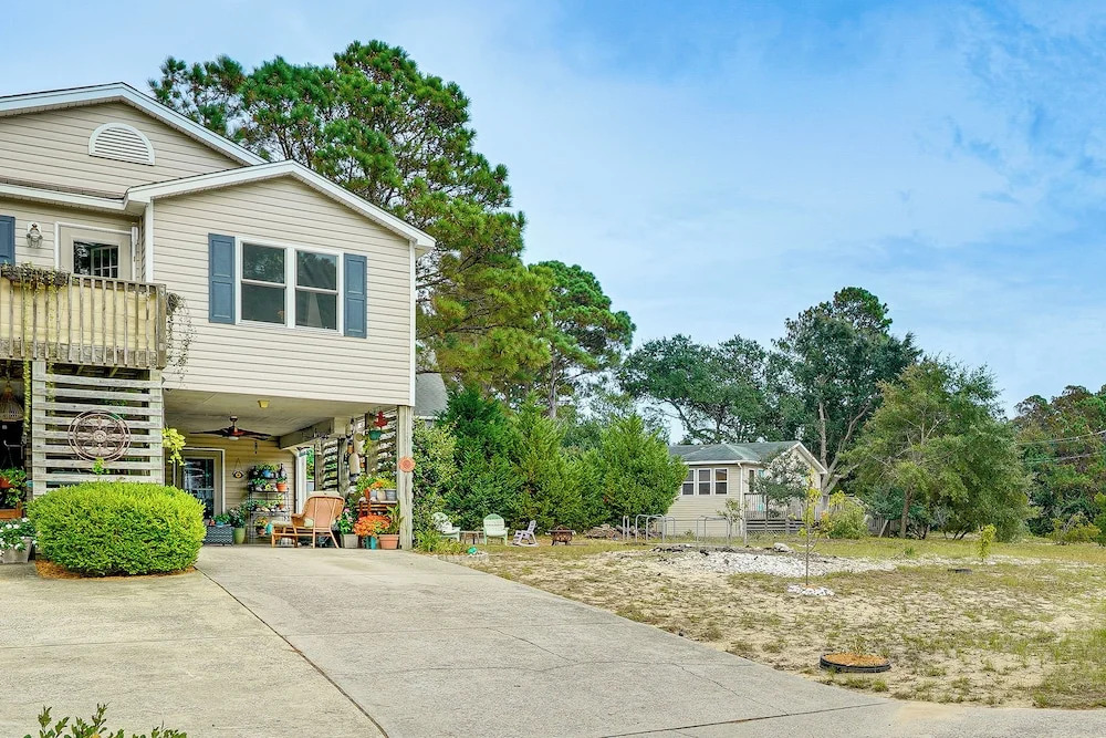Nags Head Apt With Patio - 1/2 Mile Walk to Beach!