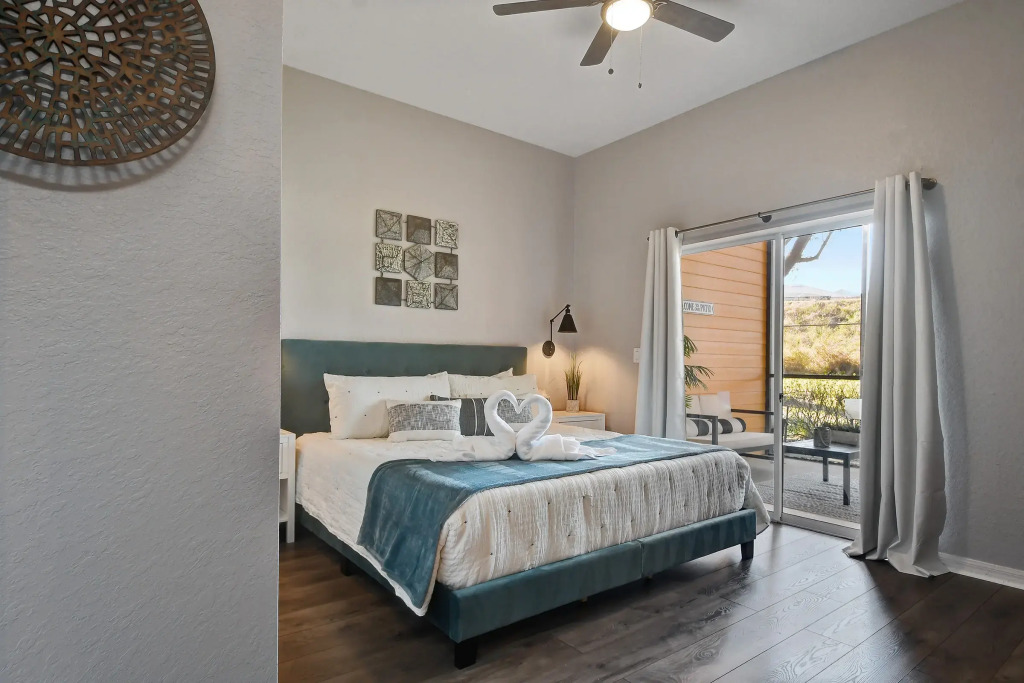 Bahama Bay New Modern 2 Bedroom, patio sleeps 6, Davenport, US
