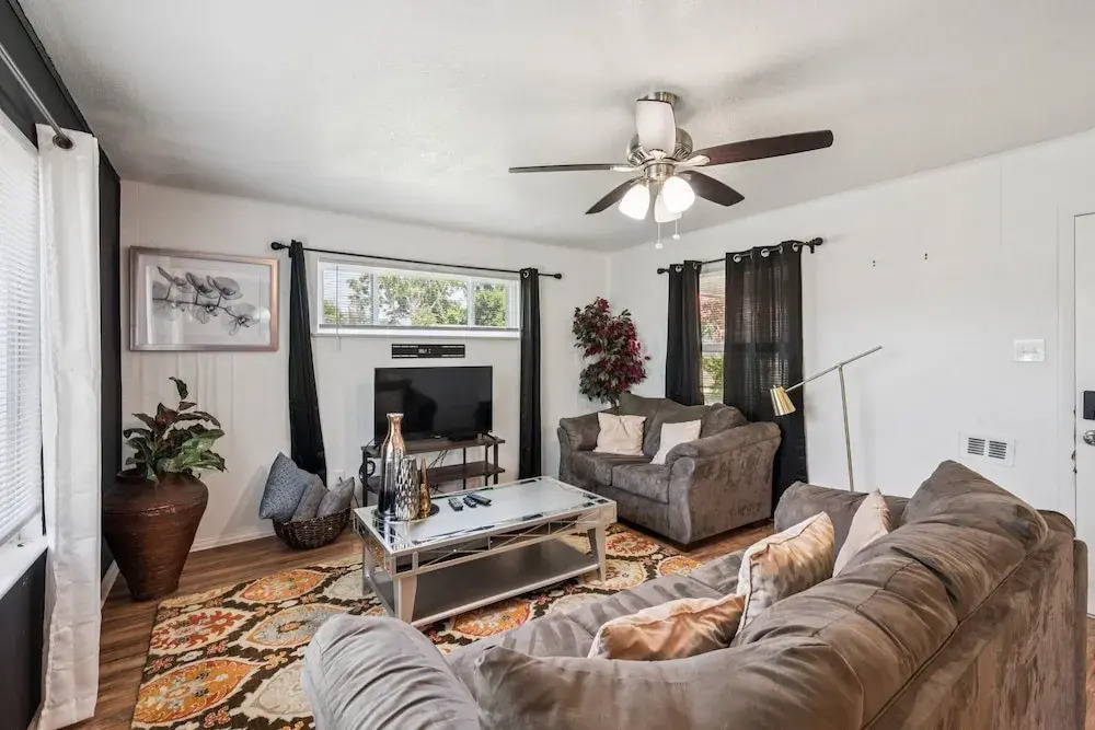 Cozy Temple Home Fenced Yard & Wi-fi 3 Bedroom Home