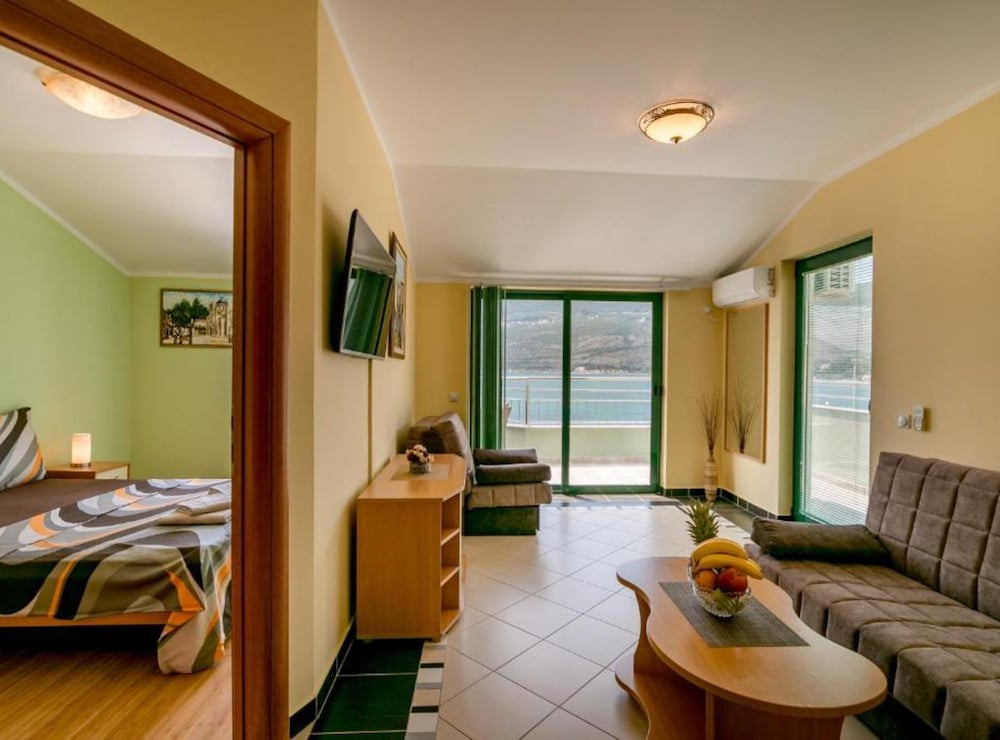 Amor Residence