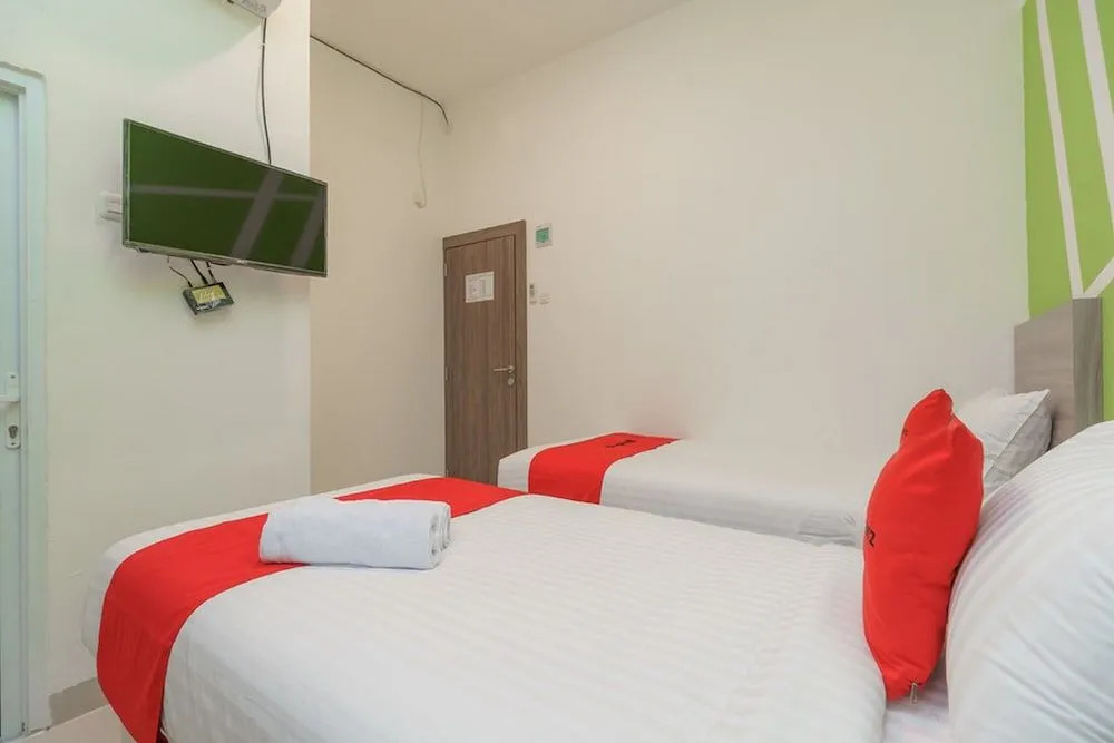 RedDoorz Plus at Grand Tara Homestay Palembang
