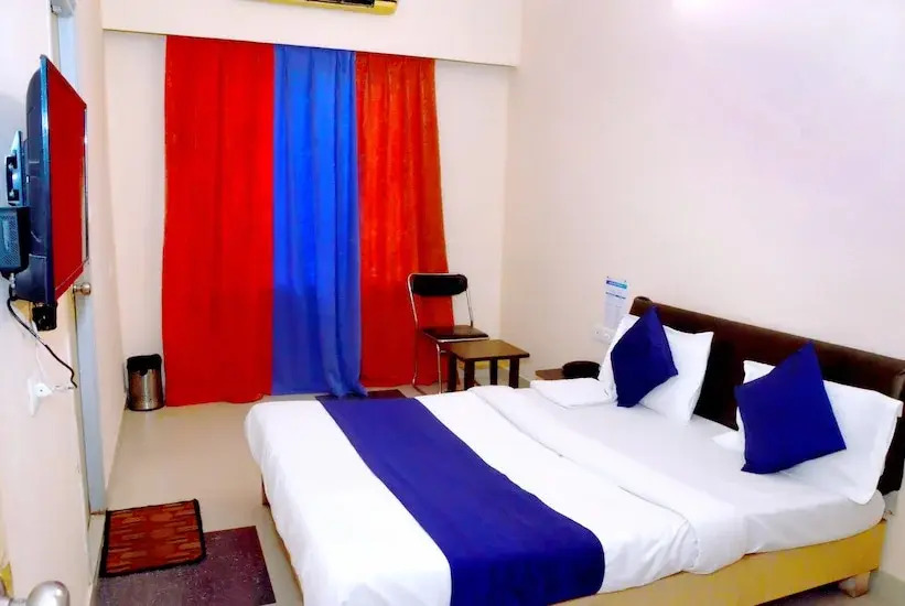 Oyo 37212 Hotel Soft Petals By Arn Group