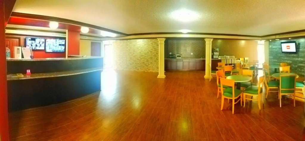 Red Roof Inn & Suites Houston - Hobby Airport