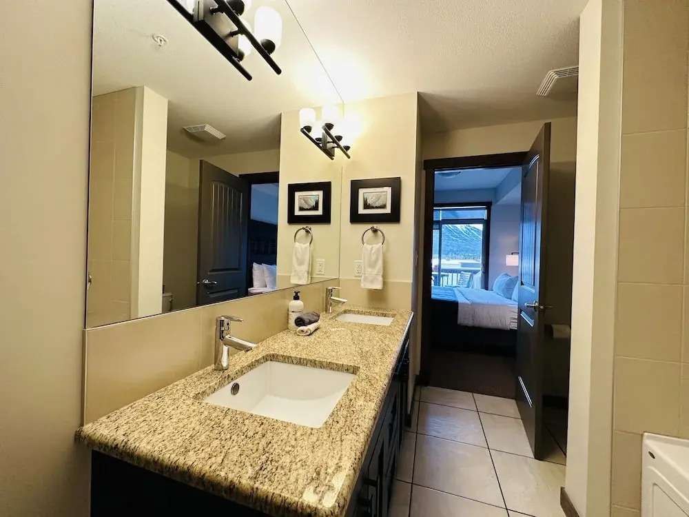 Mountain Retreat - Heated Pool & Hot-tub