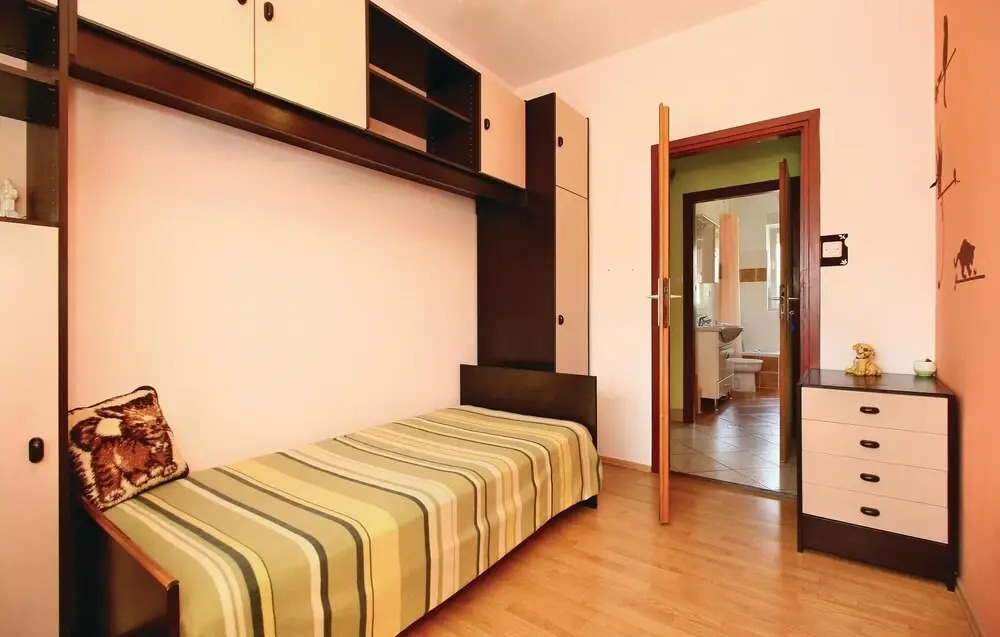 Awesome Home in Umag With Wifi and 2 Bedrooms