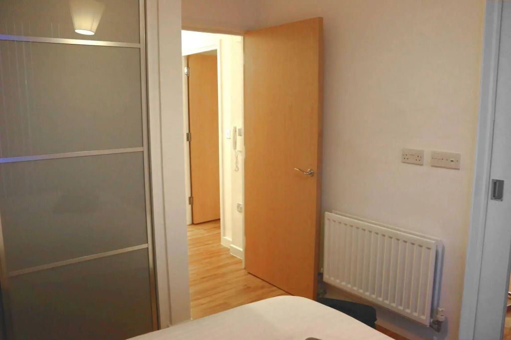 Apartment in Milton Keynes Near Canary Karaoke