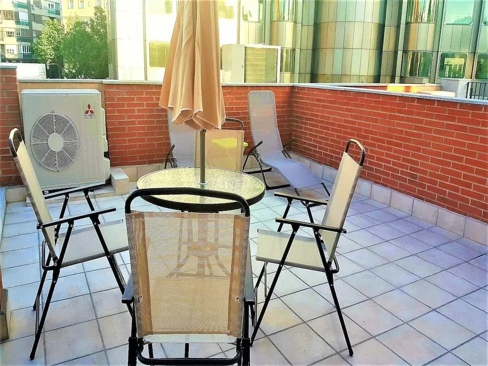 MC YOLO Apartamentos Espacio América