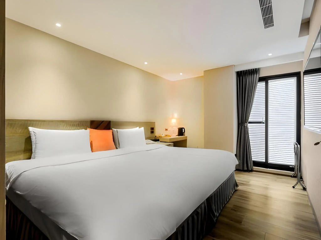 Lan Kwai Fong Garden Hotel