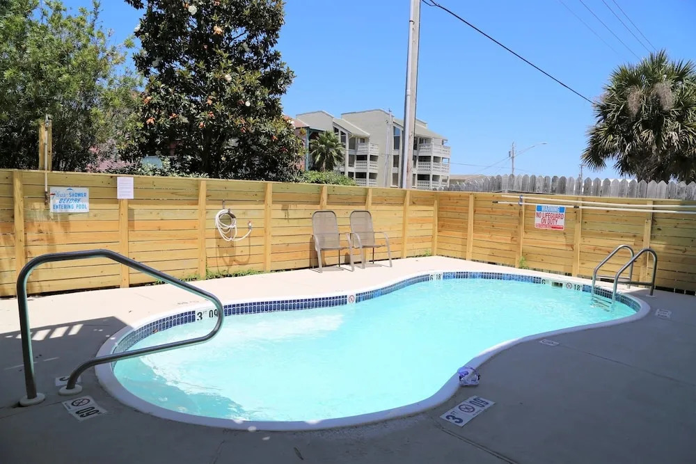 Sunrise Ge 103 2 Bedroom Condo by RedAwning
