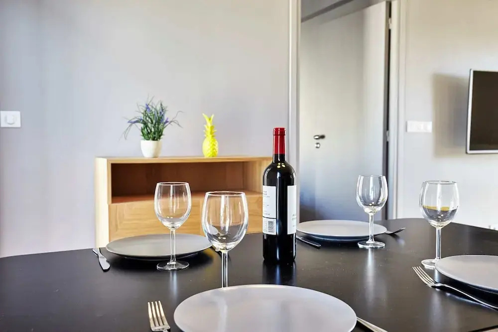 Stunning 2BR Home With Balcony in Batignolles
