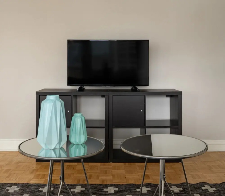 Bold Downtown Montréal Suites by Sonder