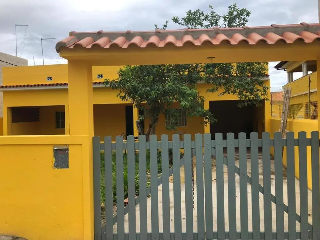 Casa Com Piscina a 3 Quadras da Praia da Vila