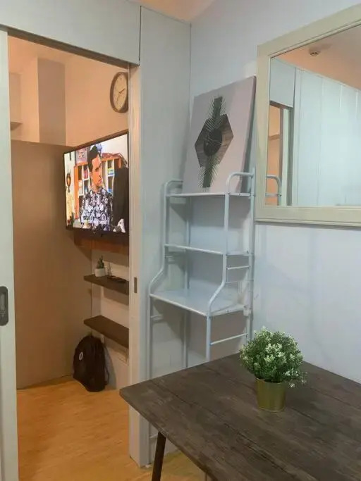 Minimalist 1 Bedroom in Alabang near Molito and ATC with WiFi & Netflix m