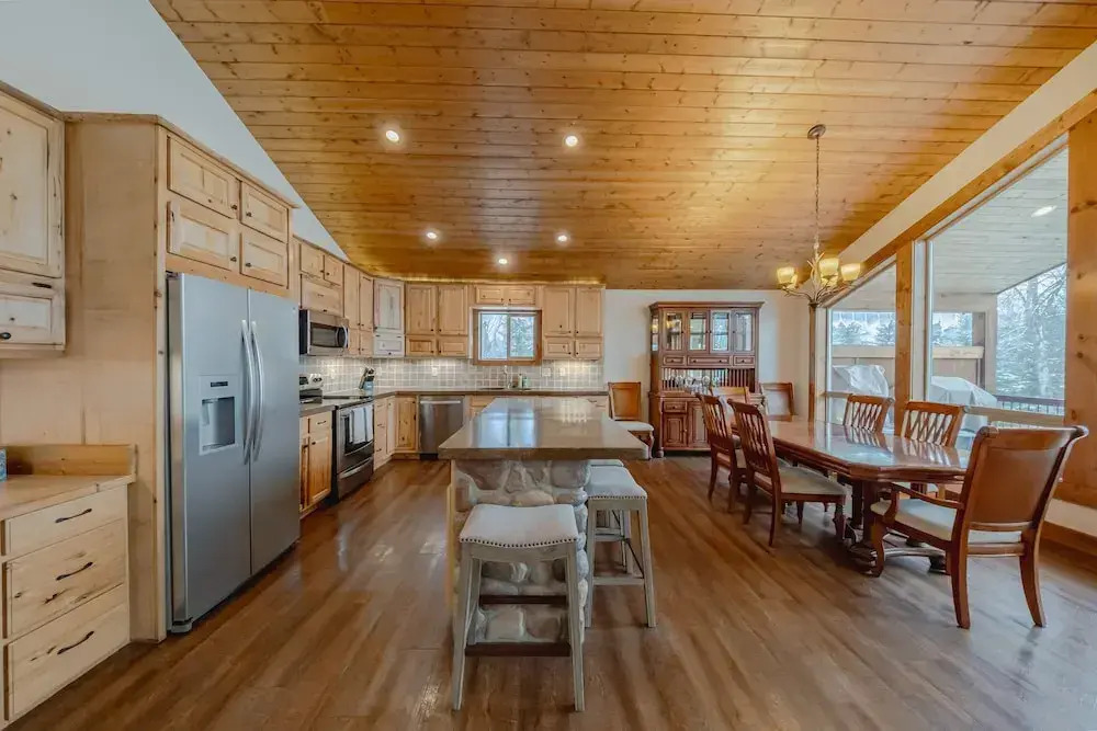 Flathead River Retreat For 15!