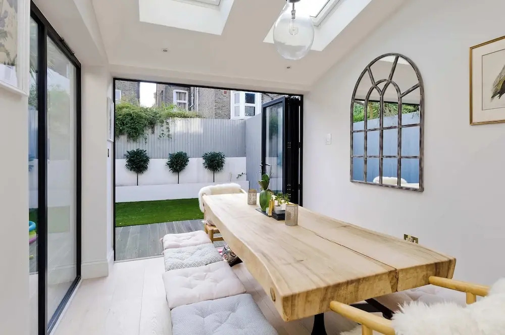 Central London 4BR Queens Park Family Home With Garden