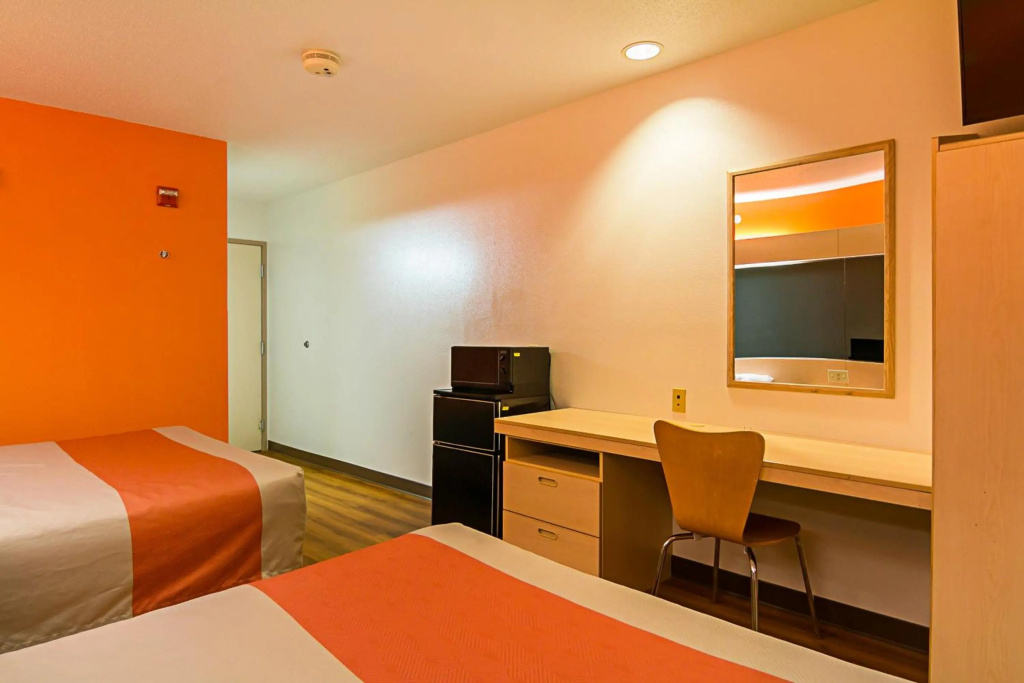 Motel 6-Sycamore, IL
