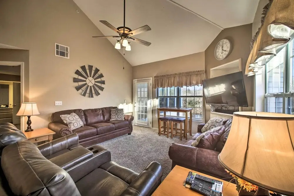 Lakefront Branson Getaway Near Marina & Fishing!