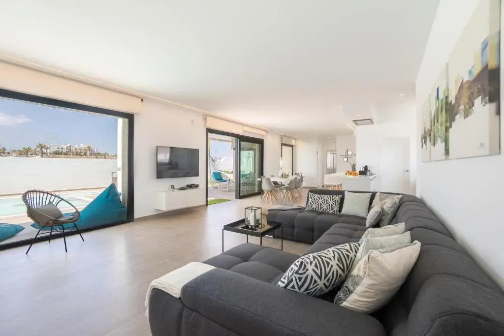 Sea Breeze Villas Lapa and Claca