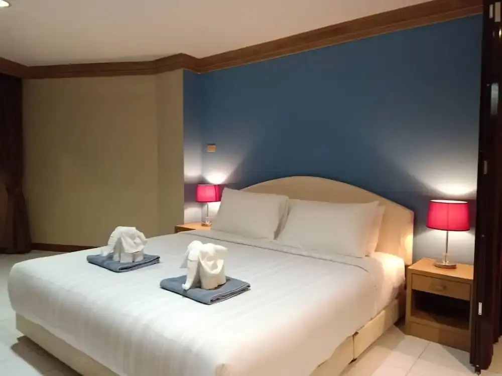 Patong Beach Resort Olympic Size Pool Gym Spa