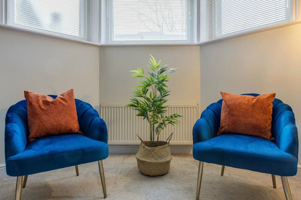 Luxury 2 Bed Garden Apartment With Parking