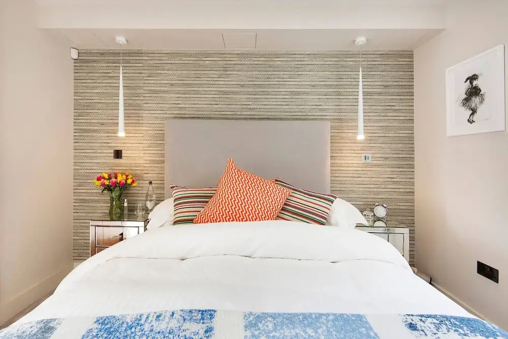 The Bohemian Rhapsody- Garden Apartment in Hampstead - by Out of Office Lifestyle