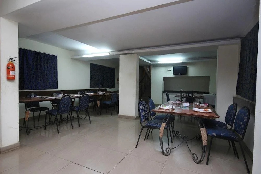 The Retreat Hotel by OYO Rooms