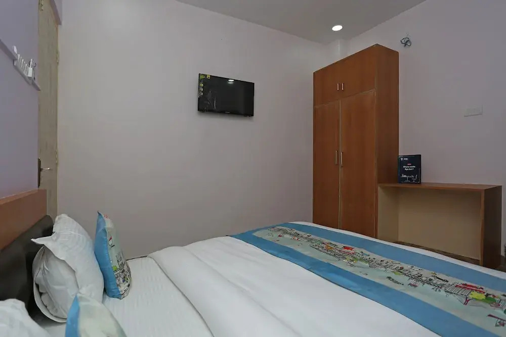 FabHotel R D Green